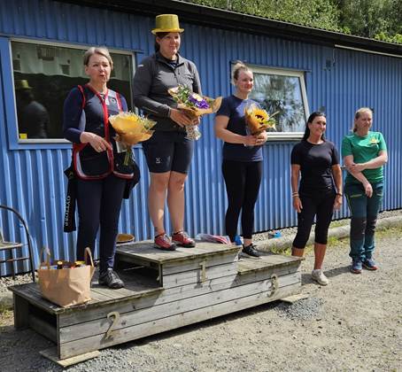 En bild som visar klädsel, person, fotbeklädnader, utomhus

AI-genererat innehåll kan vara felaktigt.